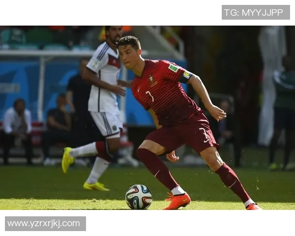 女明星与足球明星的魅力壁纸合集展现时尚与运动的完美结合